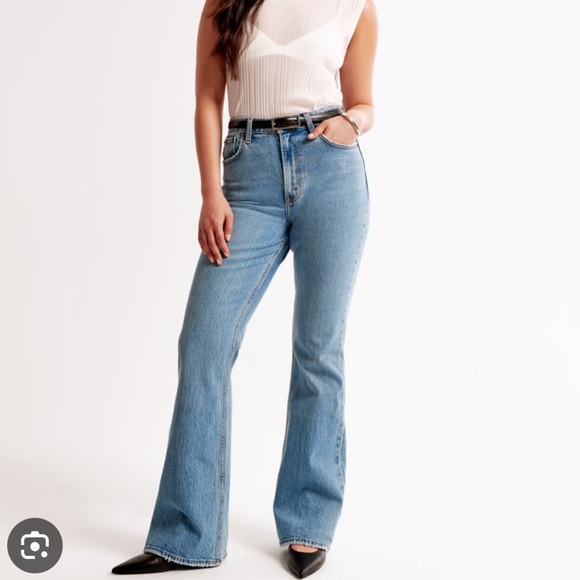 Abercrombie & Fitch Women's Curve Love High Rise Vintage Flare Jean size 30 - Picture 1 of 6